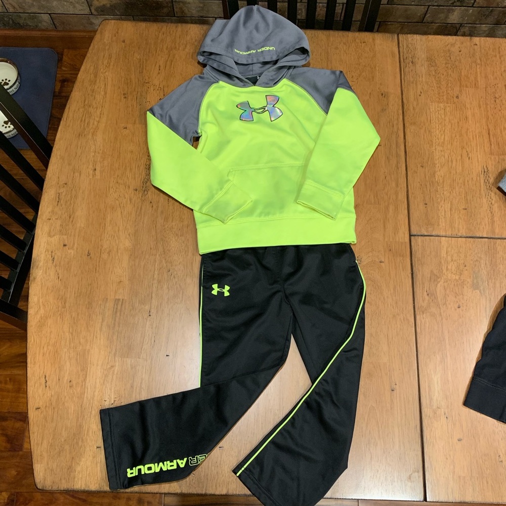 Boys Under Armour size 5 outfit LIKE NEW